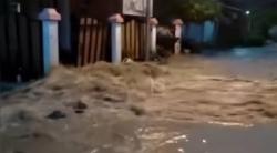 Tanggul Sungai Plumbon Jebol, Belasan Rumah di Mangkang Kulon Semarang Kebanjiran