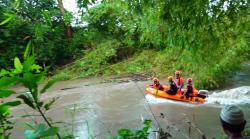 Santri Hanyut di Sungai Bondoyudo Lumajang saat Cuci Karpet, Diduga akibat Terpeleset
