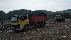 32 Truk Gagal Kirim Sampah ke Sarimukti KBB, Akses ke Lokasi TPA Berbahaya<