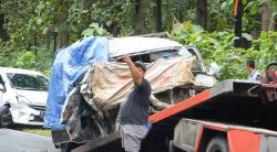 Kecelakaan Truk dan Minibus di Jalan Raya Nasional Blora-Cepu, 4 Orang Luka