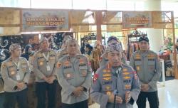  Penyerahan Keris dari Aslog ke Kapolri Menandai Penutupan Rakernis Polri 2023 di Yogyakarta