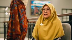 Berawal dari Garasi, Perempuan Ini Sukses Dirikan Butik Batik