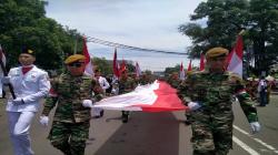 Kirab Merah Putih di Kota Cirebon, Bendera 500 Meter Dibentangkan 