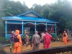 10 Korban Longsor di Natuna Kepri Ditemukan, Cuaca Buruk Hambat Proses Evakuasi