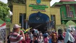 Makam Syekh Maulana Syamsudin Sang Penjaga Laut Kebanjiran Peziarah Jelang Ramadan