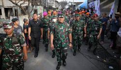 Panglima TNI bersama 3 Kepala Staf Datangi Rumah Terdampak Kebakaran Depo Pertamina