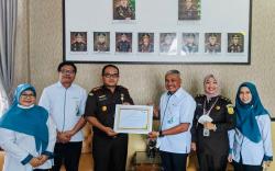 Kejari Palembang Terima Penghargaan BPJS Ketenagakerjaan, Prestasinya Tak Main-main