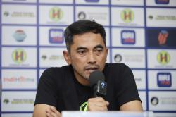 Seto Nurdiantoro Gagal Bawa PSS Terbang Tinggi di Liga 1, Tetap Bertahan atau Out?
