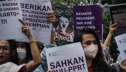Aksi Hari Perempuan Internasional Desak RUU PPRT Segera Disahkan