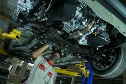 Banyak Jalan Berlubang di Musim Hujan, Jangan Asal Hajar Perhatikan Kaki-Kaki Mobil