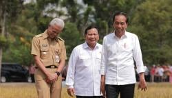 Momen Jokowi, Prabowo dan Ganjar Pranowo Tinjau Panen Raya di Kebumen