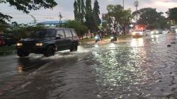 Drainase Tak Berfungsi, Terminal Tipe A Kota Sukabumi Terendam Banjir<