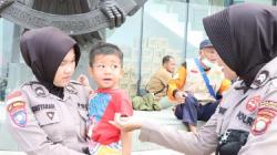 Longsor di Natuna, Polri Kirim Tim Trauma Healing untuk Anak-Anak Korban Bencana<