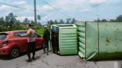 Kecelakaan Hari Ini di Tasikmalaya, Truk Terguling di Tengah Jalan akibat Ban Becah<