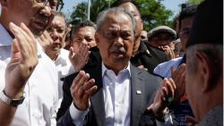 Mantan PM Muhyiddin Yassin Tiba di KPK Malaysia, Berdoa Bersama Anggota Partai sebelum Masuk 