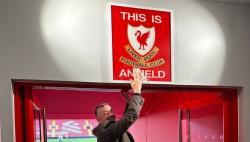 Wout Weghorst Pegang Tulisan This Is Anfield, Legendaris Liverpool Beri Ejekan