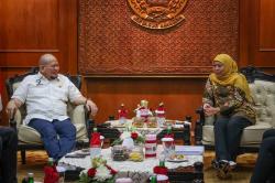 Temui Khofifah, LaNyalla Perjuangkan Aspirasi Guru Honorer yang Tak Masuk Formasi PPPK