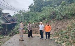 Jalan Ulu Ogan OKU Putus Tertutup Longsor