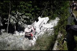 Muatan Terlalu Berat, Truk Tronton Terjungkal ke Jurang Sedalam 5 Meter