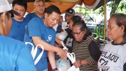 Asyiknya Jalan Sehat sambil Bagikan Sembako di Kota Lama Semarang