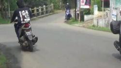 Tepergok Curi Motor di Siang Bolong, Pria Paruh Baya di Purwakarta Ditelanjangi<