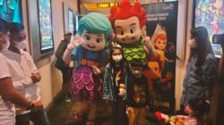 Keseruan Keluarga Gibran dan Warga Nonton Film Kiko In The Deep Sea