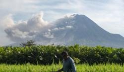  Merapi Erupsi, Bupati Sleman Sebut Kondisi Masih Aman Warga Diminta Tetap Tenang <