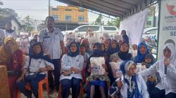 Kartini Perindo Riau Bagikan Asupan Makanan untuk Balita di Kampar, Bantu Atasi Stunting<