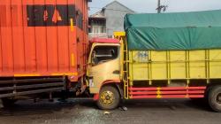 Kecelakaan di Jalan Raya Bypass Mojokerto, 2 Truk Saling Tabrak Hindari Pemotor