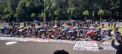 Tolak Uang Pangkal, Ratusan Mahasiswa UGM Unjuk Rasa<