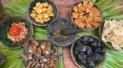 Menikmati Lezatnya Semur Udang Kali dan Buntil Goreng Nasi Tiwul di Pinggir Pantai