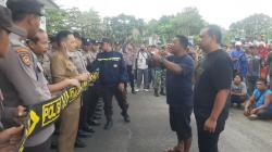 Unjuk Rasa Nelayan di Kantor Bupati Bangka, Tuntut Pendalaman Alur Muara Air Kantung