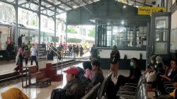 Imbas Longsor Bogor, Calon Penumpang KA Pangrango Kembalikan Tiket di Stasiun Sukabumi