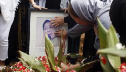 Suasana Haru Pemakaman Artis Senior Nani Wijaya