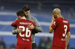 Andy Robertson Disikut Hakim Garis, Jurgen Klopp Bilang Begini