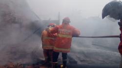 Ditinggal Penghuni, Rumah di Madiun Ludes Terbakar
