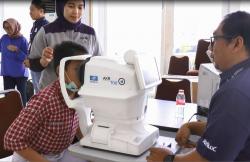 Siswa SD di Kendal Senang Dapat Kacamata Gratis dari MNC Peduli-Essilor