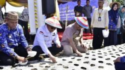 Gubernur Gorontalo Panen-Tanam Barito di Desa Buhu