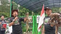 Protes di KLHK, Pegiat Lingkungan KBB Bawa Puluhan Hewan Liar