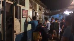 Petugas Gabungan Razia Lapas Kota Cirebon, Paku hingga Obeng Ditemukan<