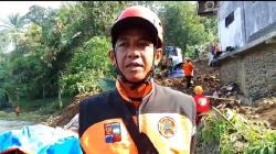 Lansia dan Bayi 8 Bulan Masih Tertimbun Tanah Longsor di Bogor, Tim SAR Lanjutkan Pencarian