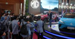 Deretan Mobil Listrik Jadi Perhatian Pengunjung Mahasiswa di GJAW 2023 