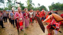 Kapolri Dianugerahi Gelar Patih Bakula, Pemimpin Titahnya Wajib Diterima Pasukan Dayak<