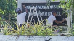 Lanudal Manado Bersihkan Makam Pahlawan Imam Bonjol