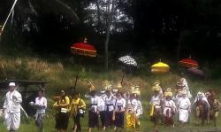 Umat Hindu Gelar Melasti di Tuk Mas Magelang, Taruna Akmil Ikut Tabuh Gamelan Bali