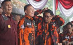 Bertemu saat Apel Siaga Pemuda Pancasila di Bandung, Iwan Bule: Ridwan Kamil Kawan Lama Saya<