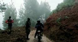  Alat Berat Diterjunkan, Akses Jalan di Gununghalu KBB yang Tertutup Longsor Bisa Kembali Dilewati <