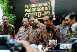 Pemerintah Beri Penghargaan Penanganan Covid-19, Menko Airlangga: Apresiasi untuk Komponen Bangsa 