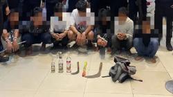 Geng Motor SBB Resahkan Warga Medan Ditangkap, Petugas Sita Botol Miras hingga 2 Celurit
