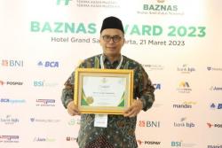 Sukses Kelola Zakat untuk Umat, Rektor UIN Walisongo Prof Imam Taufiq Terima Baznas Award 2023